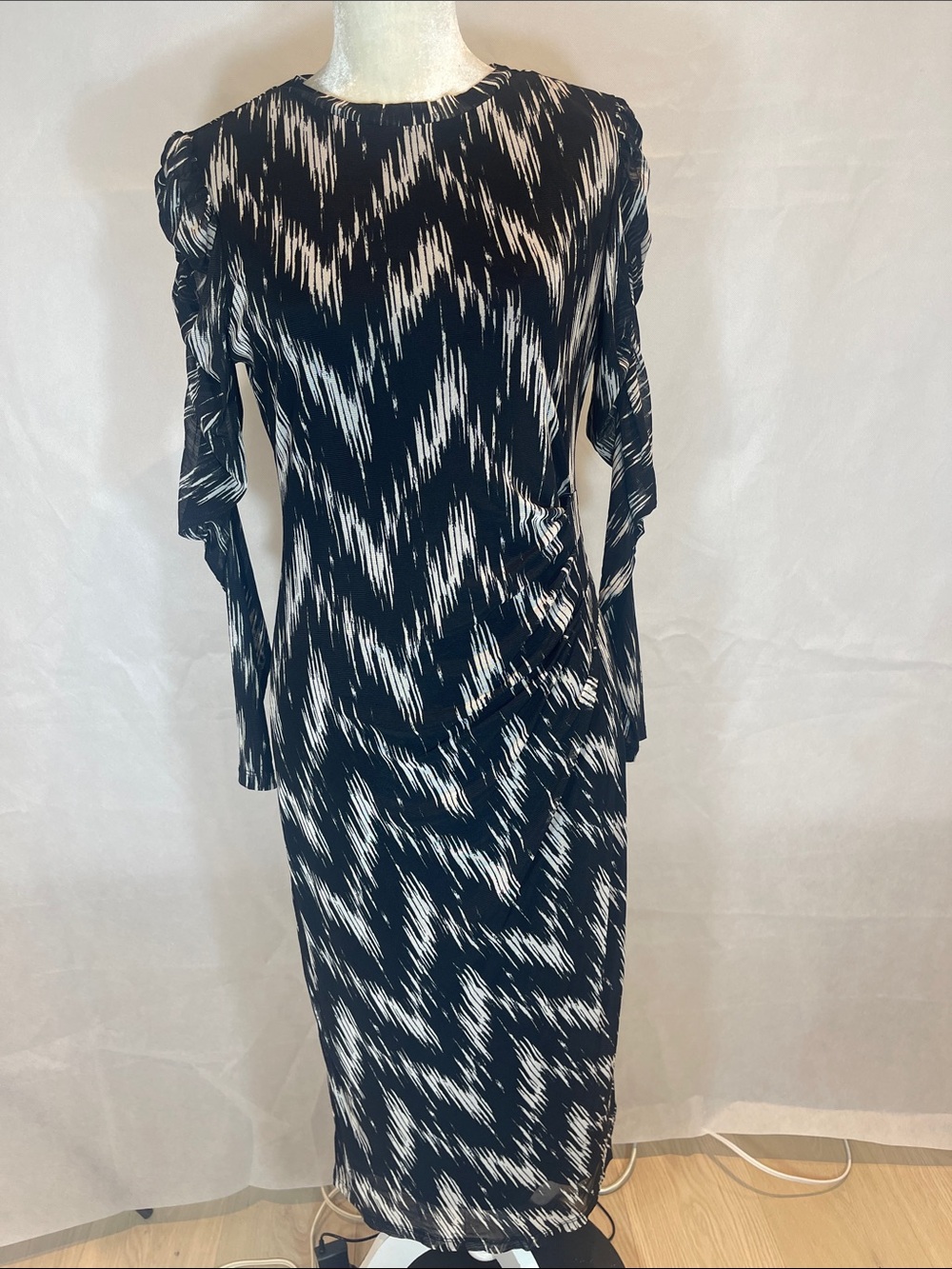 NINE WEST = Size 8 , Black & White Zigzag Maxi Dress - Women's Long Sleeve
